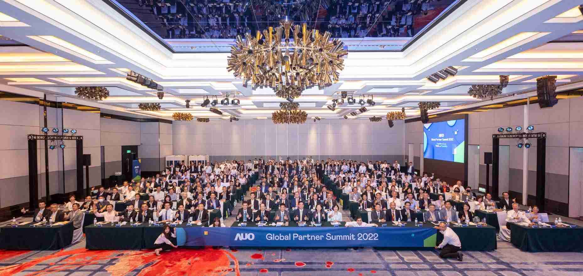 友達推動「安心、、創新、、、用心、、、、同心、、、盡心」五星職旅，，，，為菲籍員工打造全方位照護，，首度贏得「人權實踐與發展領袖獎」殊榮