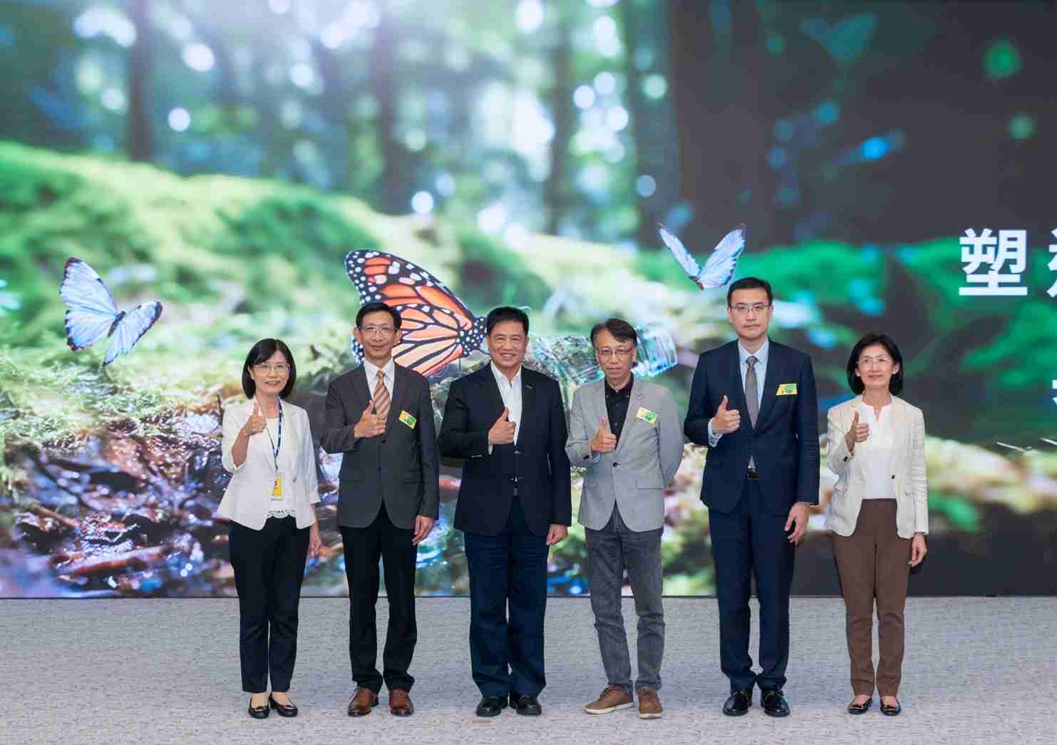 友達2023 CSR共榮大會，，，，邀請領域專家分享交流生物多樣性管理趨勢、、、、無塑產品、、、、海廢永續塑料等議題  （圖左到右：友達光電永續長古秀華、、、、3M台灣技術長陳君杰、、、友達光電董事長暨集團策略長彭双浪、、、、光寶科技企業永續發展處處長陳慶暉、、、安永聯合會計師事務所執業會計師曾于哲、、友達光電供應鏈總部副總經理吳宜芳）